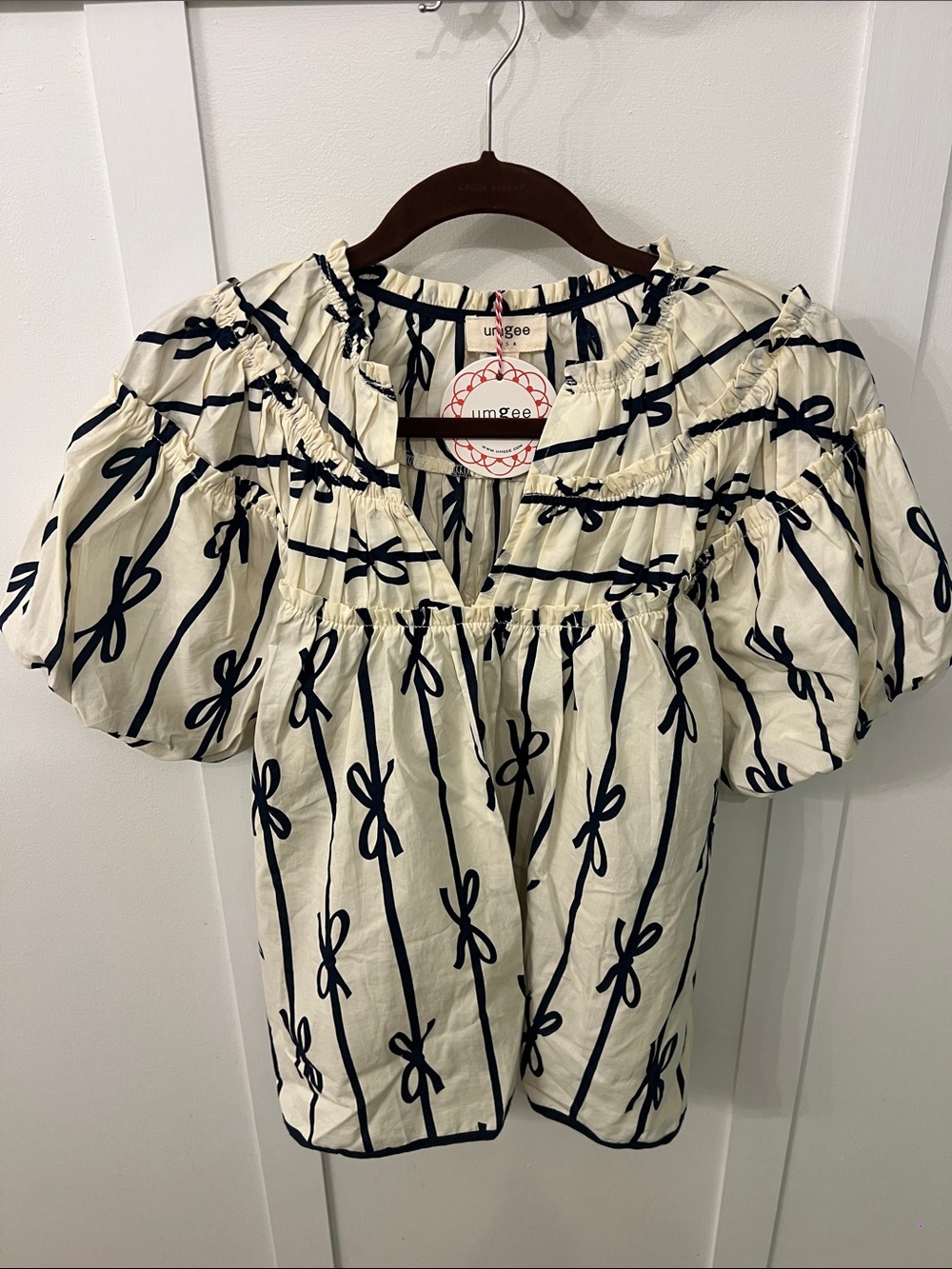 Umgee Cream and Navy Bow-Print Puff Sleeve Blouse